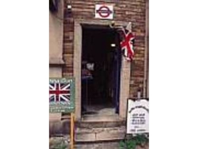 イギリスの田舎町の建物を感じさせる外観_Rising Sun