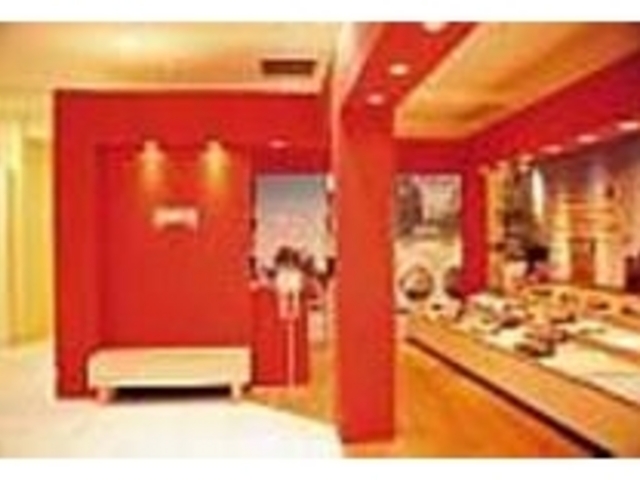 スペインのスローな日常感が漂っている_CAMPER