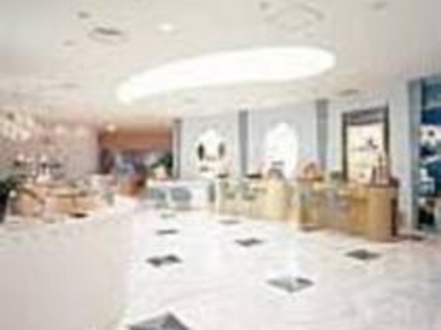 華やかなエステティックサロンカウンター_ビューティ アベニュー ソシエ 横浜ベイホテル東急店