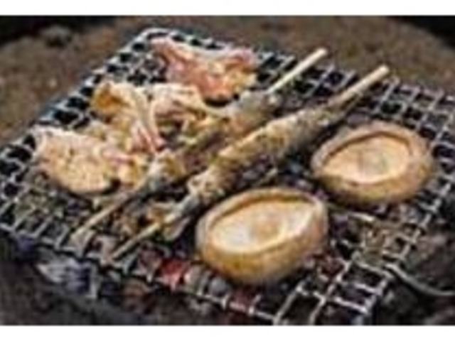 炭火焼きならではの香ばしさが食欲をそそる_谷間そば