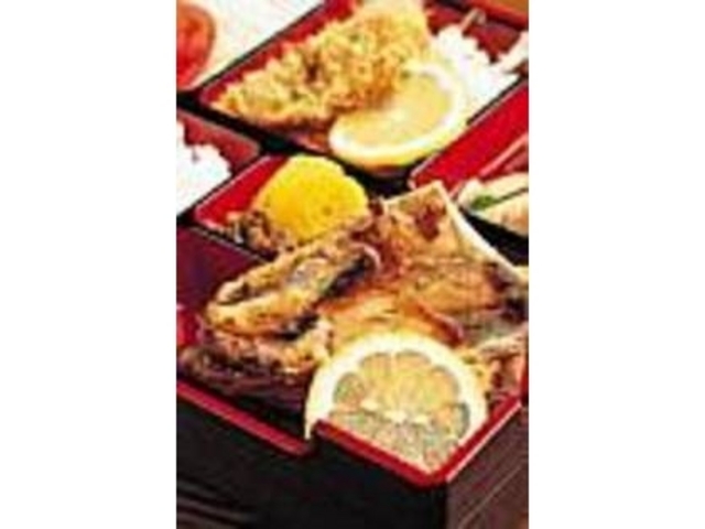 人気ナンバー1の『サービス弁当』_シーサイドレストラン WAVE