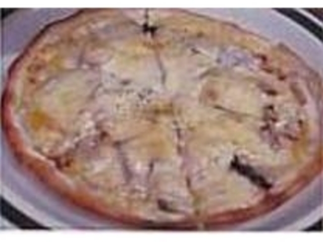 焼きたての『クリスピーピザ』を召しあがれ_ピザハウスペガサス
