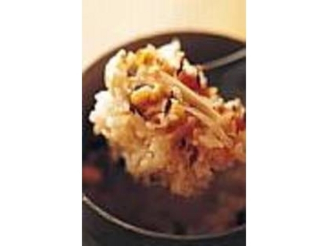 五島で捕れるサザエをたっぷり使った釜飯_いけす割烹 さかな横丁