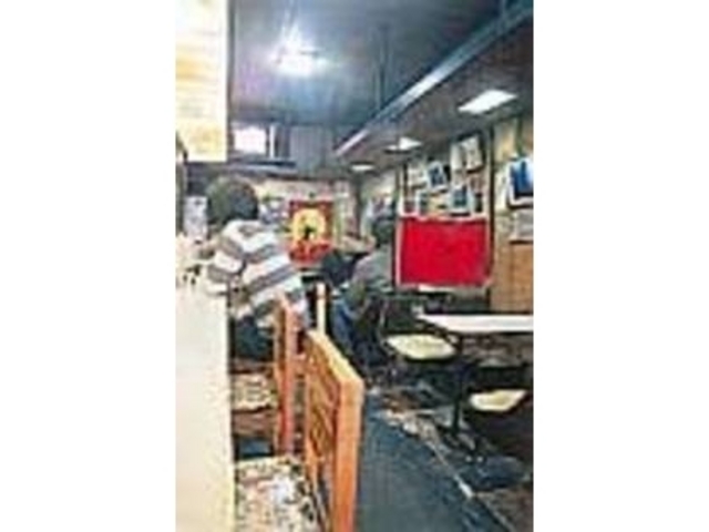 アメ村の南にあるレトロな佇まいの店だ_グリル ニューライト