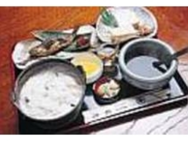 レンゲですくい、つゆにくぐらせて食べよう_栄忠