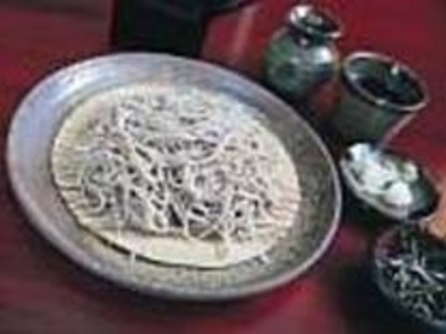 近郊でとれたそば粉を石臼挽きしている_水舎