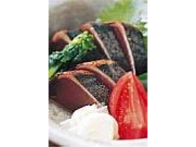皮をパリッと炙った『鰹のたたき』は絶品_土佐料理 ねぼけ
