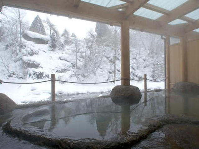 自然の雄大さを感じる渓流露天風呂「桂の湯」(男女別)_″新日本百名湯″″日本温泉遺産″に指定 秘湯宿「藤三旅館」