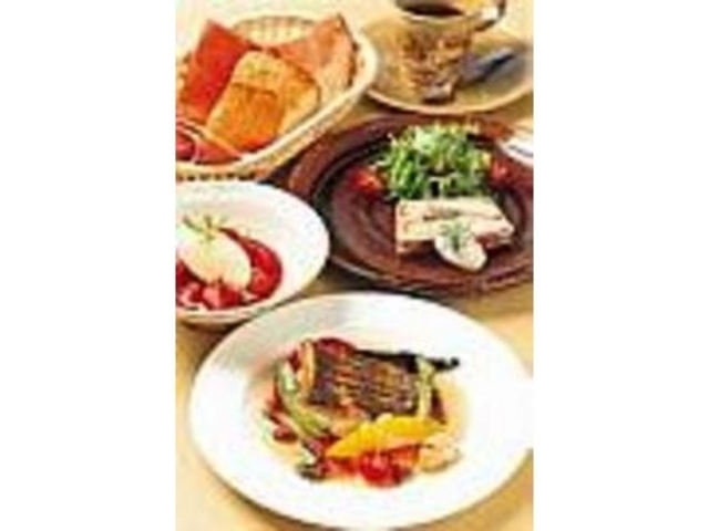 旬の食材を使用した『日替りランチ』_ビストロカルニエ