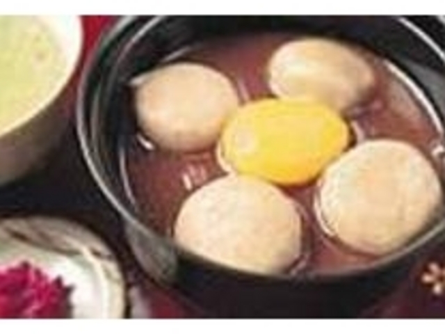そば粉十割のそばだんごが入ったおしるこ_甘味処 しんしょう