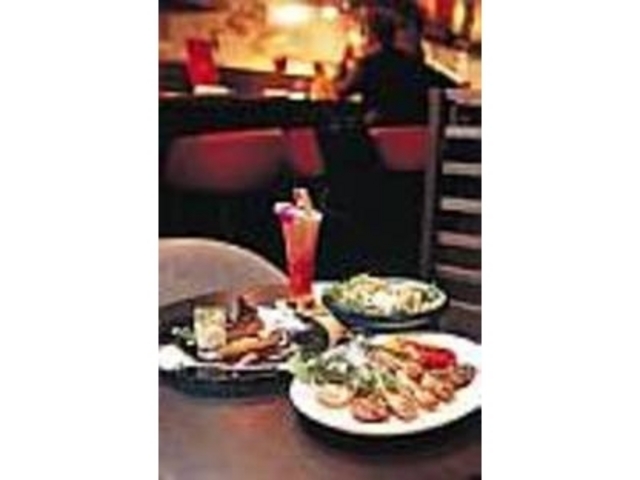 料理やカクテルはお店の雰囲気とぴったり_CELEB