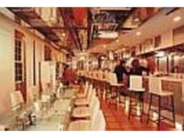 女性一人でも入りやすい店内の様子_MATCH-BO