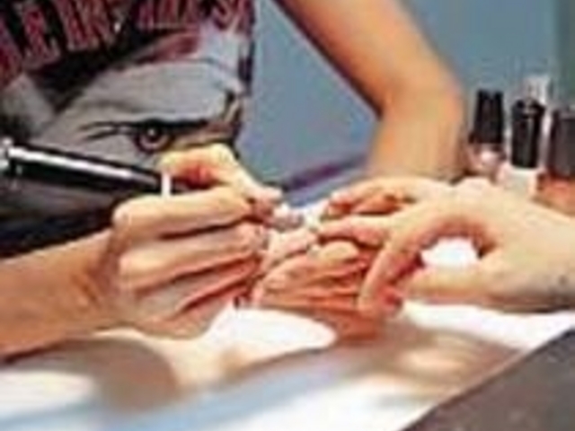 ラメ入りネイルの人気が高いという_allure nailcare&art