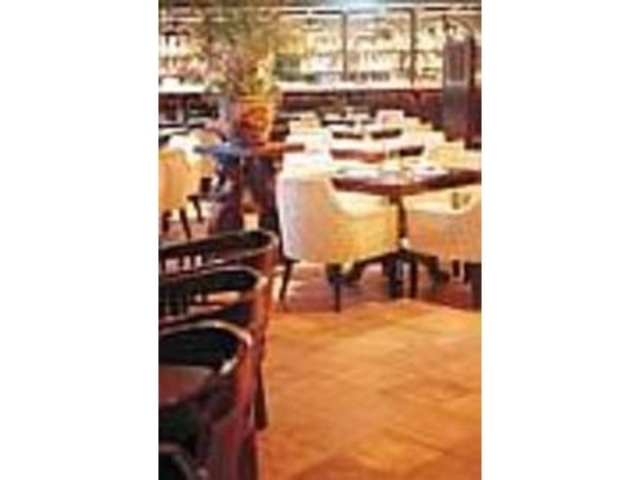 仏領インドシナ時代をイメージした店内_Casablanca Silk