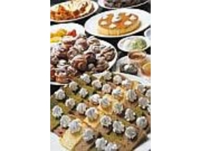 約10種類のデザートはまるで菓子店のよう_チャタムダイニング