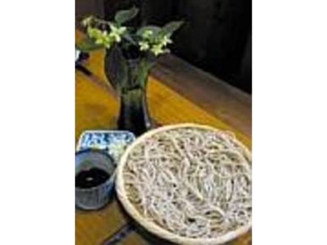 白っぽく、のど越しがいい十割そば_ミールハウス ピクニック