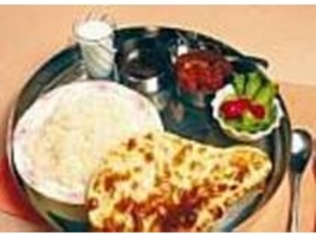2種類のカレーが付いたカレーランチ_アンシャンテ