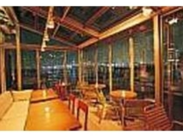 横浜港の夜景が一望できるテラス席_DINING&TEAROOM Sumire.