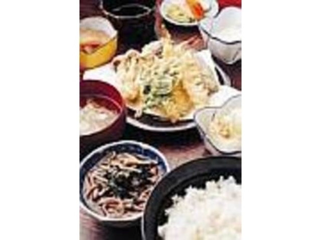 季節の山菜を揚げる『てんぷら定食』_はしば