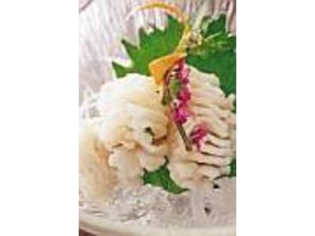 湯引きは素材の甘味と歯ごたえが出た一品_割烹しらさき
