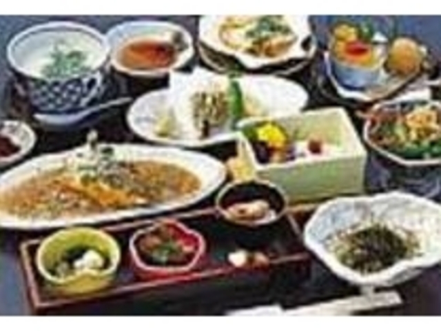 旬の食材は2カ月に一度メニューが変わる_先斗町 華めぐり