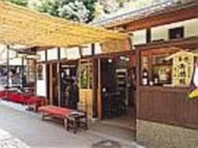 いかにも昔ながらのお茶屋といった雰囲気_滝の家