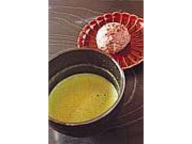 涼しげな山風を感じながら『抹茶』を頂こう_滝の家