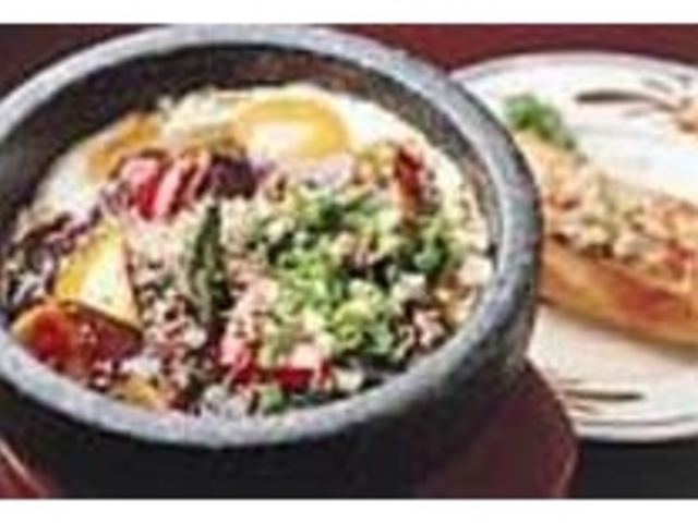石焼きご飯は思いっきり混ぜていただこう_HOT!にんにくや 1番町店