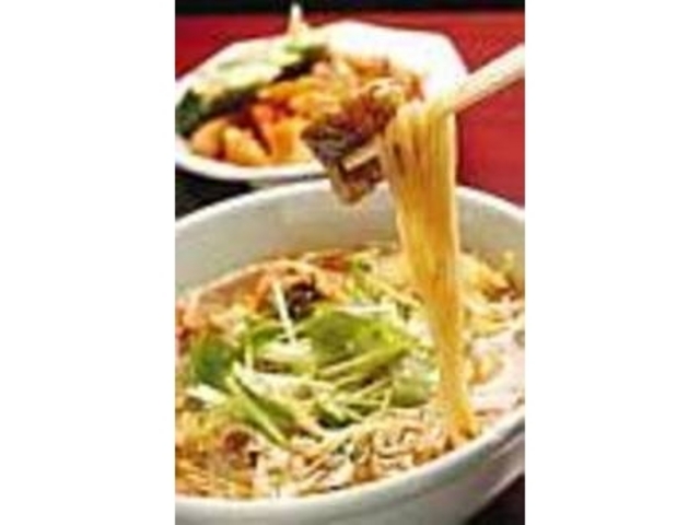 コクのあるスープがたまらない『カルビ麺』_焼肉ハウス 満月苑