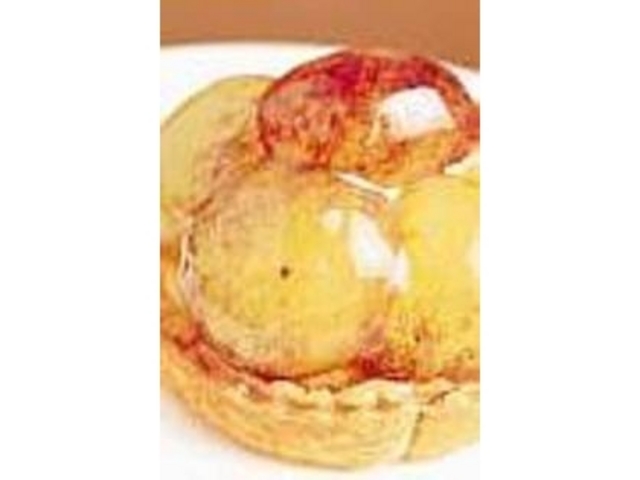サクサクのパイの『巨峰のタルト』_創作欧菓子 プラス・チュリップ
