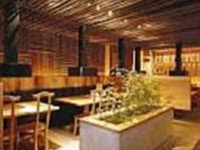 ジャズが流れ、大人が寛げる空間を演出_炭火焼肉 うまみ亭 一番町