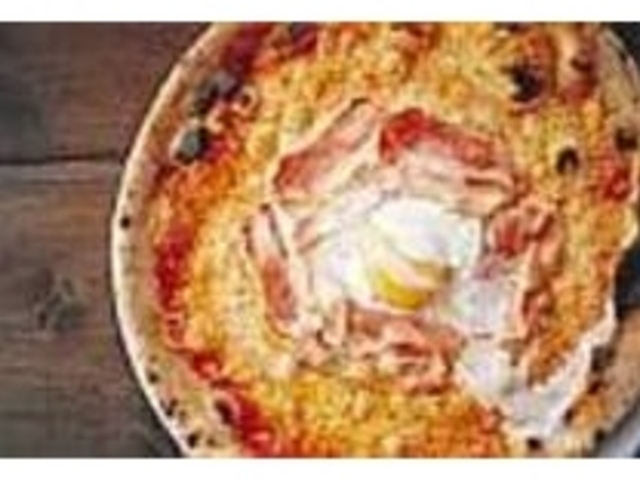 石窯で焼いたふわふわのピッツァは絶品_イタリア厨房 エトランゼ・マンマ