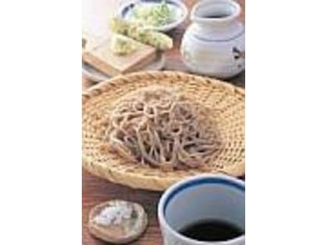 そば殻入りの荒挽きは塩で食べるのが通_天通