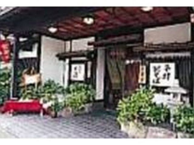 入り口には緑がいっぱいあり、明るい_天通