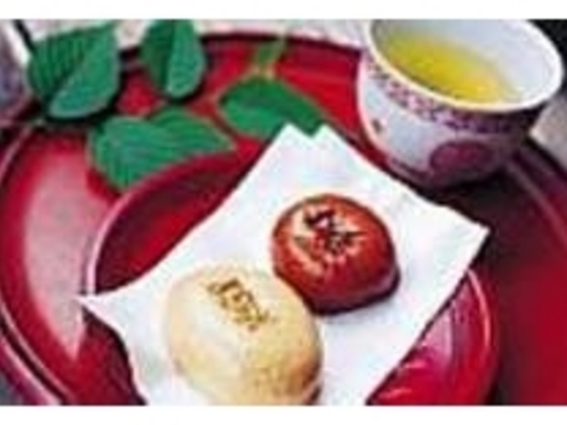 可愛らしいサイズの『一茶&温泉まんぢう』_白銀屋ギャラリー良知庵