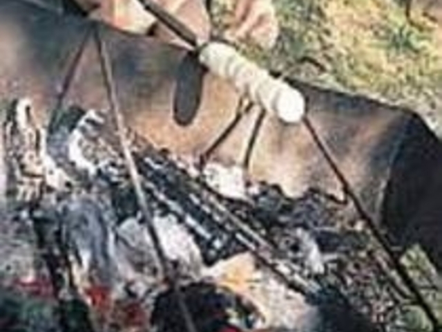 青竹に巻いたパンを炭火で焼いて食べよう_わんだぁえっぐ ネイチャー&チャイルド