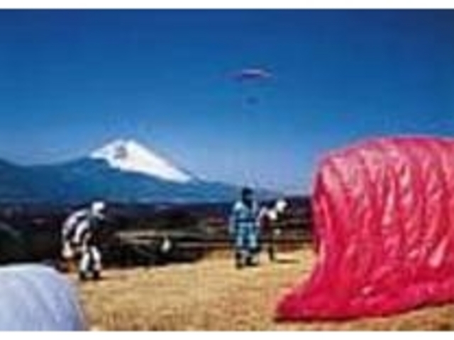 富士山を眺めながら空中散歩を楽しもう_イクス パラグライダー スクール