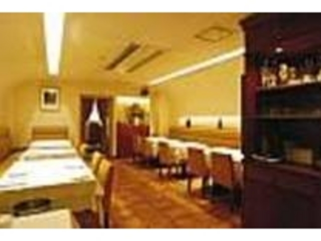 お店はダイニングとバーに分かれている_DINING & BAR ZaZa