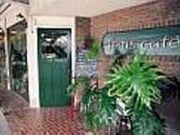 Tom's Cafeの写真2
