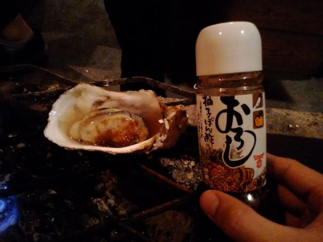 最近は、ポン酢もたいへん進化しています。お好みをご用意ください。_菊陽かき小屋