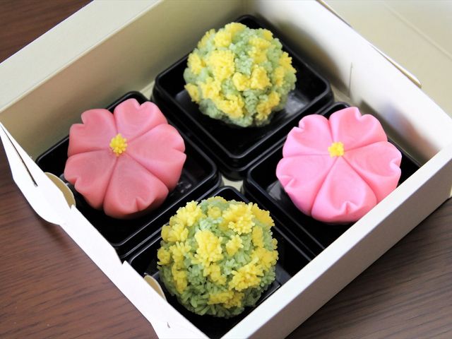お持ち帰りは専用の箱に入れて♪そのままお土産にも!_和菓子教室sakura