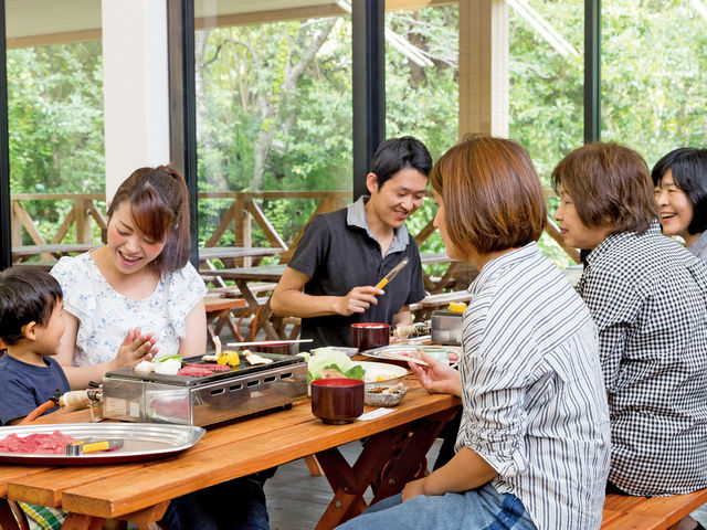 食事風景(イメージ)_さんだバーベキューガーデンズ