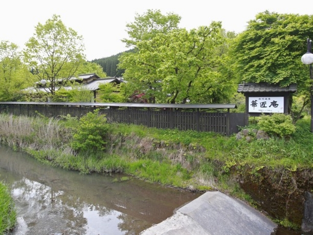 華匠庵のすぐ横に、川が流れています。_白川温泉 華匠庵