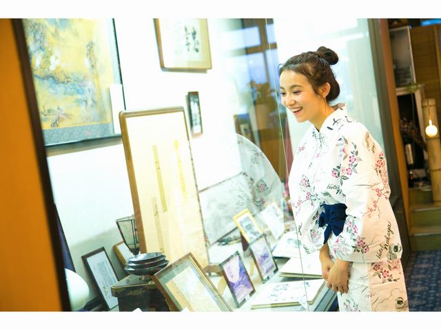 皇室はじめ著名人の直筆の書などが展示されている。_人吉温泉 鍋屋本館