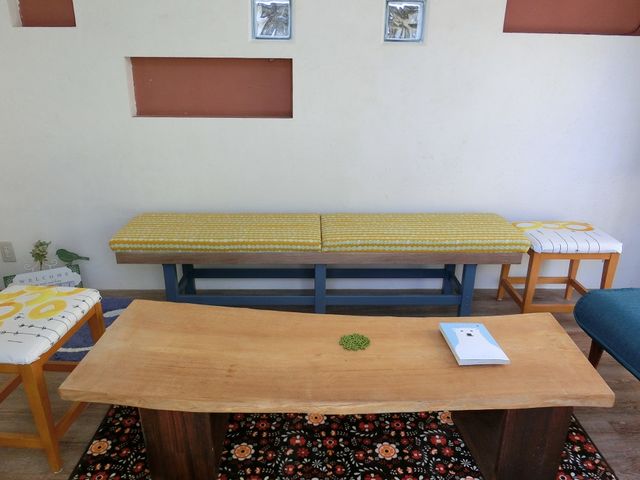 お客様同士の接触を極力減らす試みとして、制作直前まで工房横の小屋で待機していただくこととしました。_熊谷ガラス工房