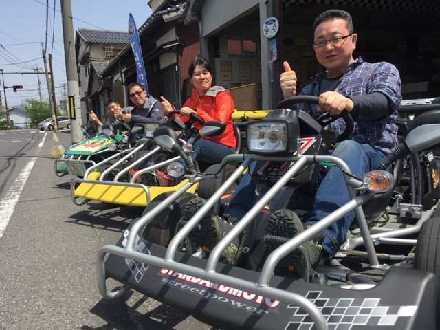 乗る前に記念写真!!最初はチョット怖いけど、帰る頃にはまた乗りたいっ!!_プレシャスカート