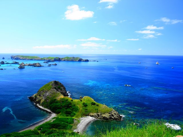 中山峠の先、袋岬から饅頭岬とボニンブルーと南島_ボニンブルーシマ
