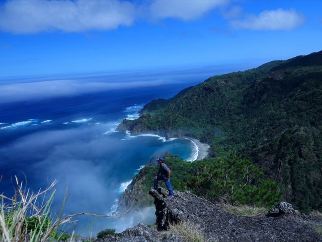 初寝展望台初夏、眼下に雲が見られます_ボニンブルーシマ