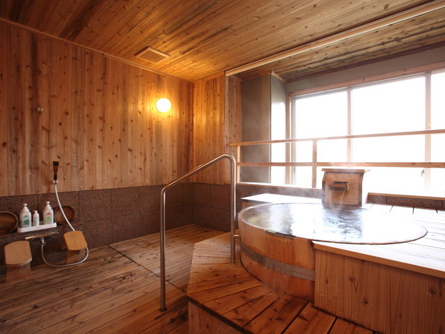 源泉掛け流し貸切風呂「新生の湯」_旅館 大村屋