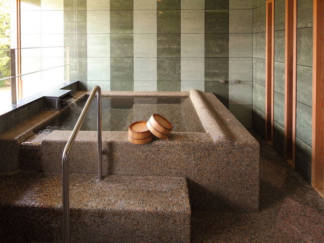 源泉掛け流し貸切風呂「寝々の湯」_旅館 大村屋